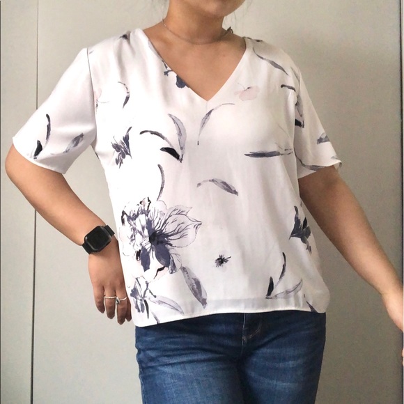 White Floral Short-Sleeved V-Neck Blouse - Picture 1 of 7